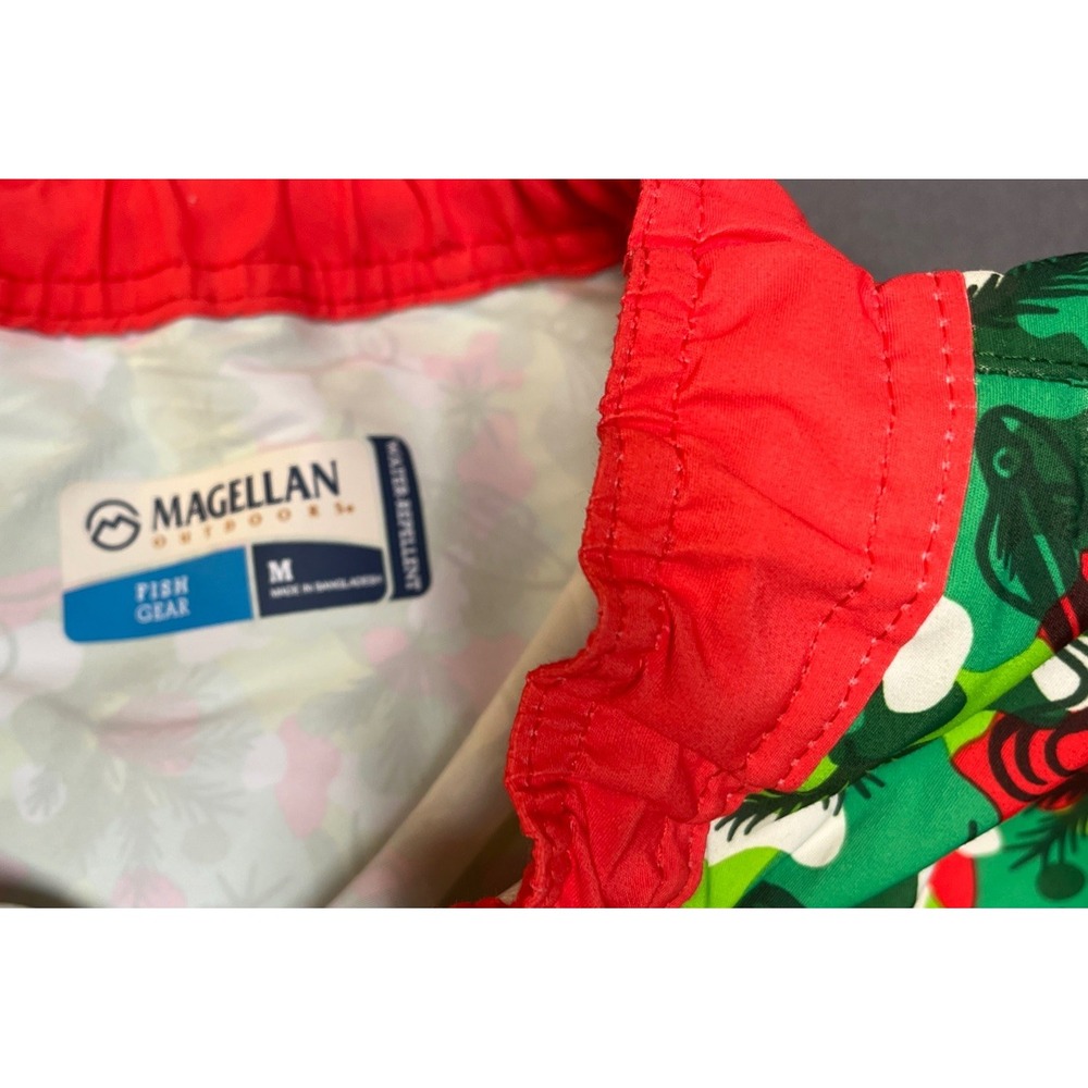 Magellan Outdoors Mens Swim Trunks Size M Green Red Holiday Fish Print - Picture 2 of 5